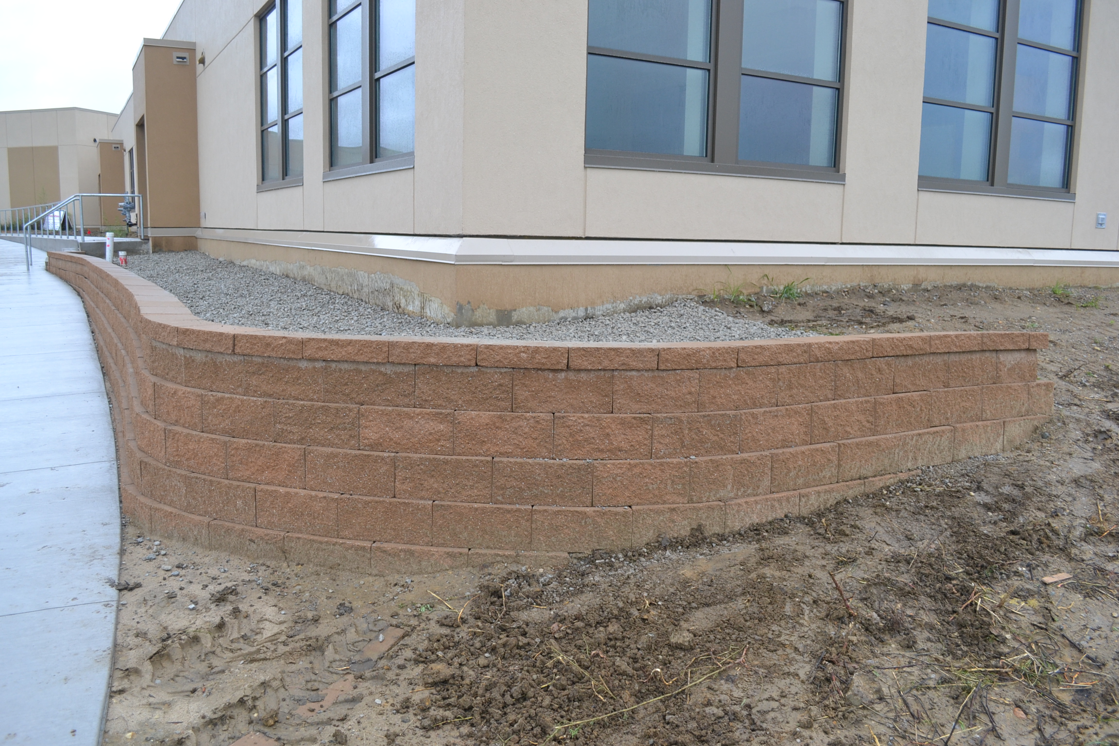 Installing Retaining Wall Corners